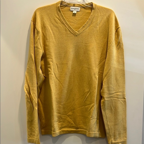 Banana Republic Men's Yellow V-Neck Sweater -size large 100%cotton - Picture 2 of 4